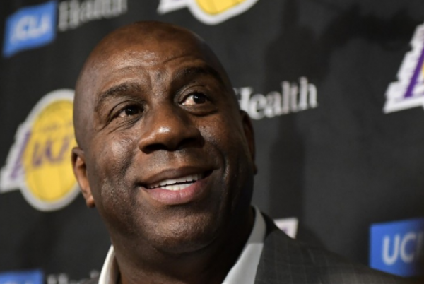 拉塞爾年事已高，如果他哪天退休，誰來接替他頒發FMVP獎盃？