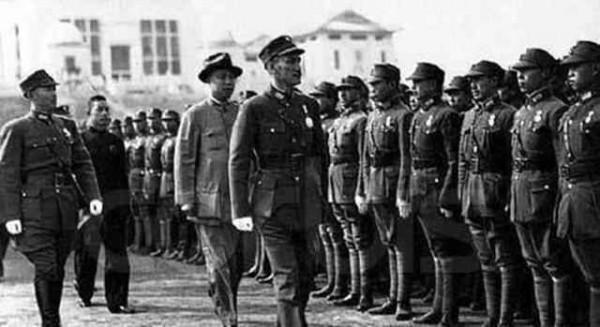 “孤立戰”的尖峰對決，毛主席棋高一著：要使我們的人多一些