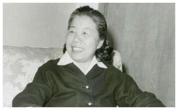 1961年，周保章給周總理夫婦拜年，看到團年飯後，他心裡不是滋味