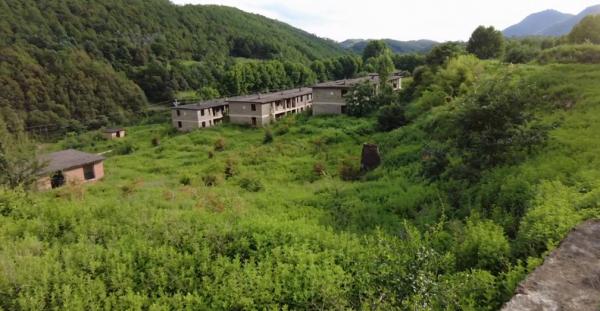 雲南曲靖兵工廠舊址,過去涉密高規格建設,企業搬遷別墅都沒人要 雲南曲靖兵工廠舊址,過去涉密高規格建設,企業搬遷別墅都沒人要