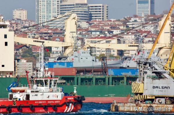 美軍火船抵達烏克蘭，戰爭準備中，俄10萬大軍佔據三個火力制高點