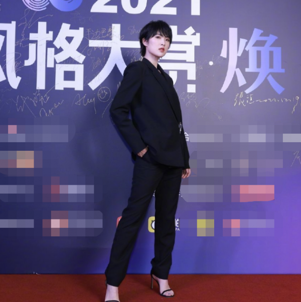 最新女星紅毯！蔣勤勤扮嫩、郭采潔翻車，楊冪用場外生圖美貌秒殺