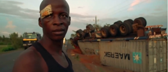 非洲堵車有多嚴重？收費站至少堵10天，公交車可以直接插隊走