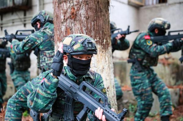 從炊事員到特戰隊員的戰力“升級” 從炊事員到特戰隊員的戰力“升級”