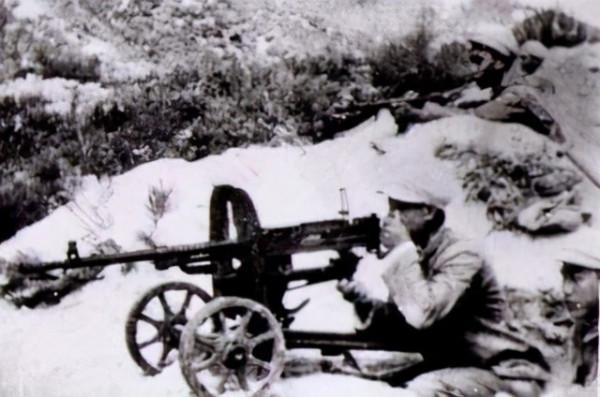 揹著黃繼光遺體下戰場！羅西成回憶：胸部、肚皮基本都被炸沒了