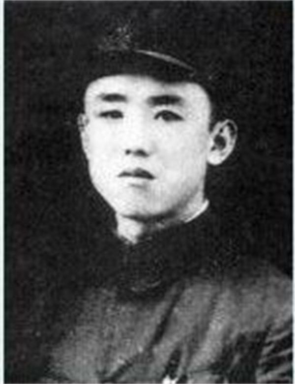 新四軍掉進日軍包圍圈，突然來兩人相救