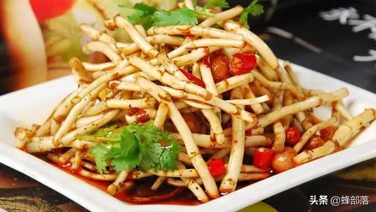 貴州著名蕺菜，貴州人讚不絕口，外地人說很臭，曾在疫情期間大火