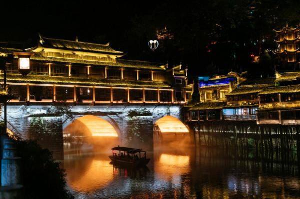 邊城明珠——鳳凰古城的困局