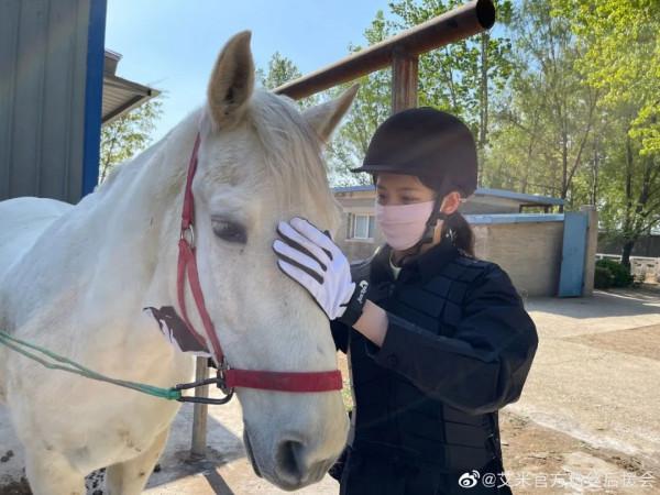 《長津湖》裡一個鏡頭上熱搜，14歲的艾米到底什麼來頭