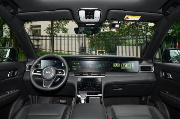 6/7座SUV其實比5座實用，看看這兩款，安靜舒適、省油、四輪驅動