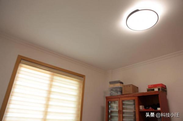 支援米家APP遙控，還能模擬日出日落，體驗Yeelight朧月吸頂燈