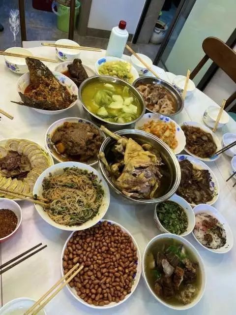 玉溪年味 &vert; 曬曬我家的年夜飯