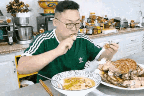 “鹽王爺”半噸先生假吃短片曝光,影片僅剩2個,網友:支援封號 “鹽王爺”半噸先生假吃短片曝光,影片僅剩2個,網友:支援封號