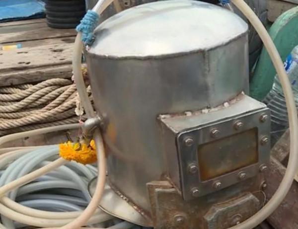 湄南河上的尋寶人，冒險潛入20米深的河裡撈寶，夢想著一夜暴富