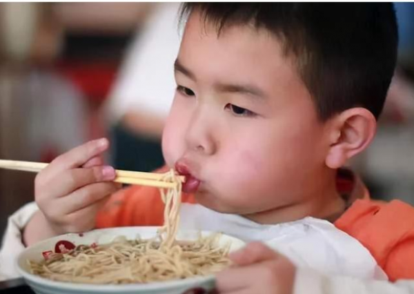 呼籲停止食用這些食物,常吃易傷害孩子發育,提醒:趕快撤下餐桌 呼籲停止食用這些食物,常吃易傷害孩子發育,提醒:趕快撤下餐桌