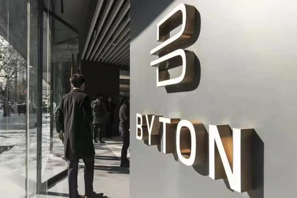 大眾或將取消高爾夫；雷克薩斯全新NX價格曝光；紅旗MPV諜照曝光