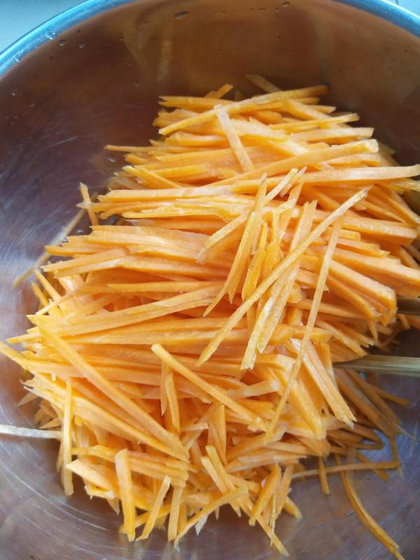 減肥吧――蒸紅蘿蔔絲