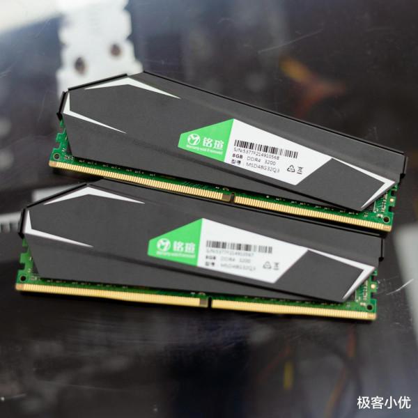 電腦執行“太累”了，試試這款記憶體條