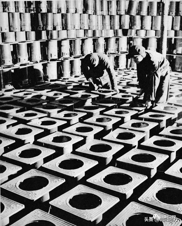 五十年代催人奮進的老照片：毛主席來到十三陵水庫參加義務勞動