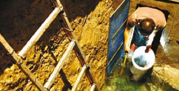 農家父子屋內挖井挖出財富，把家打造成收門票的景點，年入30多萬