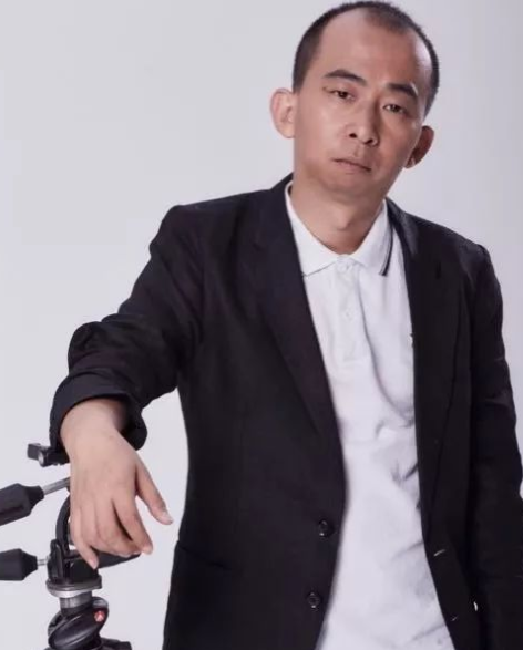 40歲醜男巨興茂的“清醒”，撕開了多少明星的遮羞布