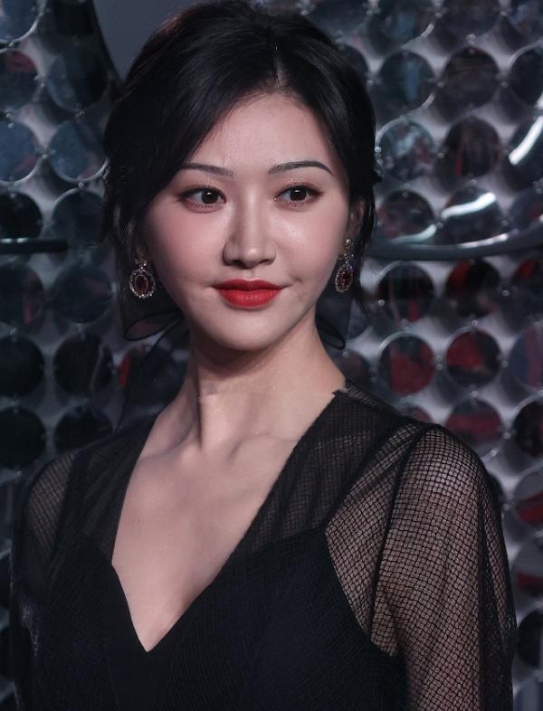 油膩、爆痘、皺紋，14位女星未修生圖曝光，個個顛覆你的想象