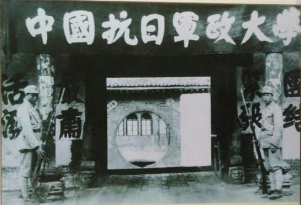 47年，蔣介石來到延安，在一口窯洞問村民：毛澤東跟你說過話嗎？