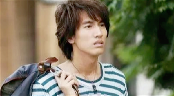 5位“鐵公雞”明星,言承旭吃小攤還順走碗筷,謝娜敷廉價的面膜 5位“鐵公雞”明星,言承旭吃小攤還順走碗筷,謝娜敷廉價的面膜