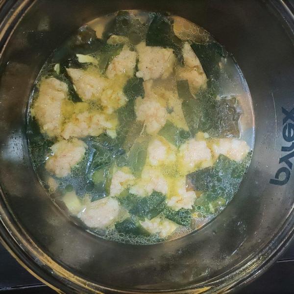 海裙帶豆腐蝦滑湯，鮮掉眉毛