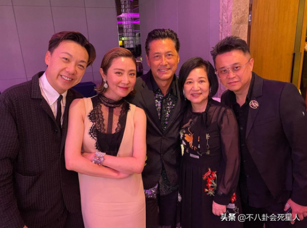 賭王二房4姐妹去富豪聚會,個個身價過億,奚夢瑤生再多也比不了 賭王二房4姐妹去富豪聚會,個個身價過億,奚夢瑤生再多也比不了