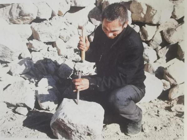 傳統文化傳承的功臣———石匠,如今只剩石雕工藝發揮餘熱…… 傳統文化傳承的功臣———石匠,如今只剩石雕工藝發揮餘熱……