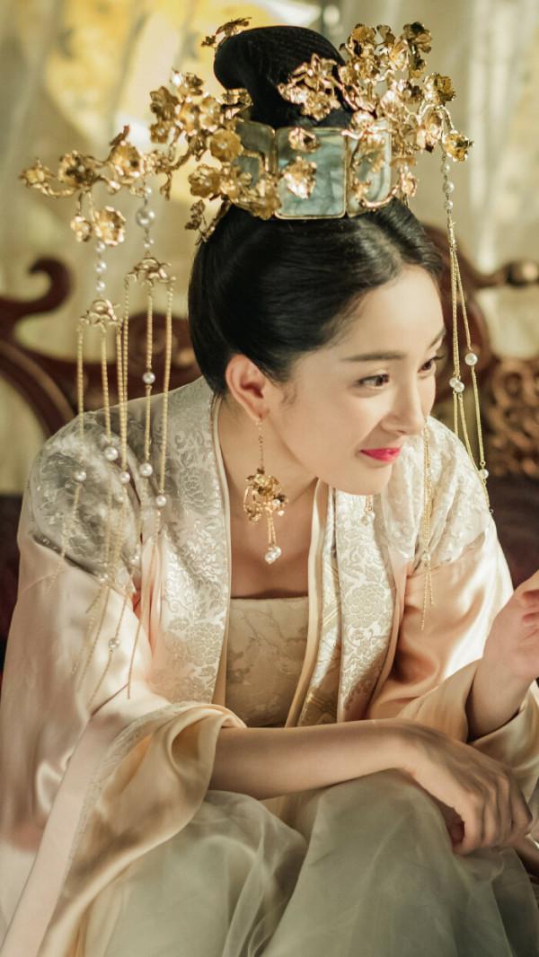 十部收視率過百億的古裝電視劇，趙麗穎上榜四部，不愧是收視女王