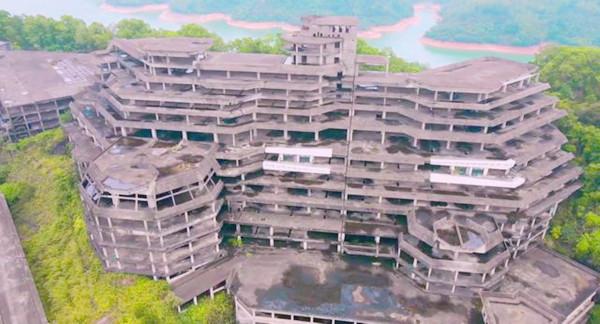 廣東這棟樓，本想建成地標建築，卻荒廢了20多年成爛尾