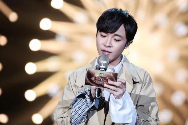 39歲吳青峰出演高中生,歷經苦難後,他活成了“不老男神” 39歲吳青峰出演高中生,歷經苦難後,他活成了“不老男神”