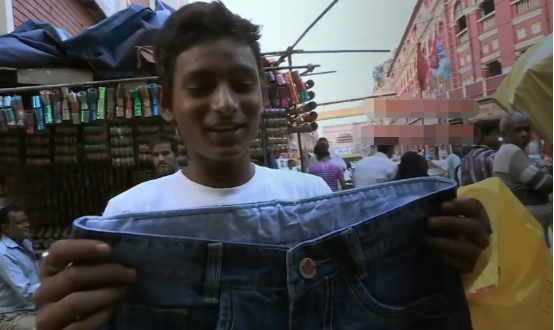 印度人瘋了?瘋搶恆河泥巴,小夥靠賣泥賺得盆滿缽滿 印度人瘋了?瘋搶恆河泥巴,小夥靠賣泥賺得盆滿缽滿