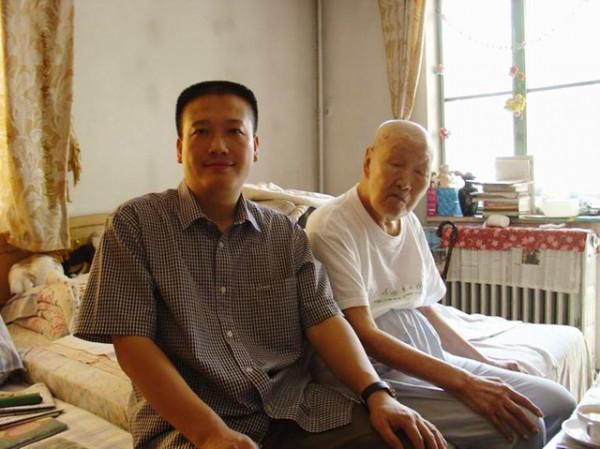 98歲在3年“謊言”中離世：愛妻承諾比他晚離去，不料只能食言