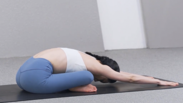 購物節優惠算到崩潰，來組提神醒腦的瑜伽體式吧