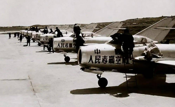 志願軍入朝兩個月,蘇軍四個航空兵師10個坦克團,緊急集結瀋陽 志願軍入朝兩個月,蘇軍四個航空兵師10個坦克團,緊急集結瀋陽