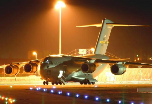 C-17“環球霸王”III運輸機圖集（200圖）