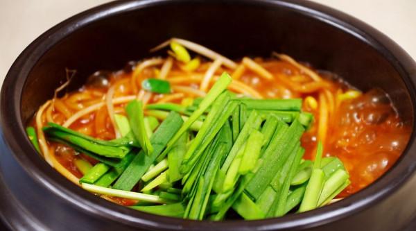 天氣寒冷，碰到這麵條，我絕不手軟，吃一碗渾身暖烘烘