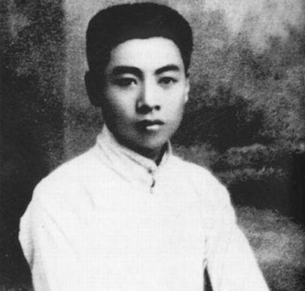 周恩來父親周貽能：攢錢28年只為風光葬妻，兒子成首長仍堅持打雜