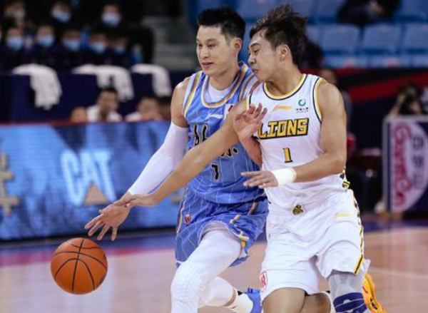 體壇夜話：雙冠榮耀照齊魯，後衛帶刀傳統譜寫泰山足協盃光榮歷史