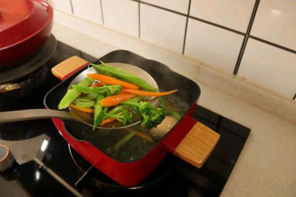 簡單美味，低脂少油的清拌牛肉健康沙拉，減肥人不要錯過