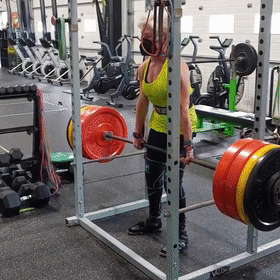 60歲開始健身，五年後成為專業舉重運動員，她為何選擇力量訓練？