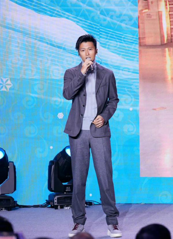 謝霆鋒譚維維首次合作，確定將合唱冬奧會主題曲，霍汶希曬照官宣