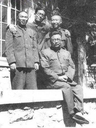 喬冠華有多強？聯合國大會仰天大笑，毛主席：一文能頂兩個坦克師