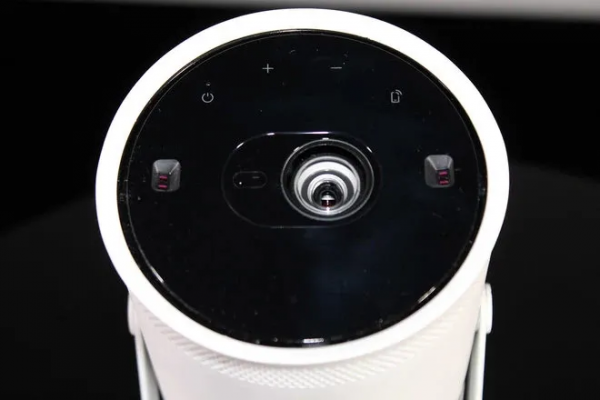 「沙發管家」三星The Freestyle評測：隨時隨地的大螢幕樂趣