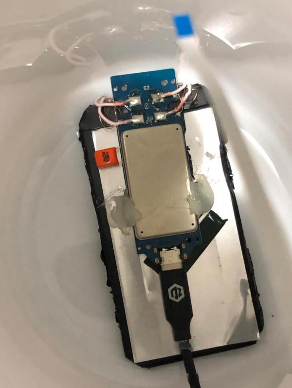 米家床頭燈和小米立式無線充的改裝結合 米家床頭燈和小米立式無線充的改裝結合