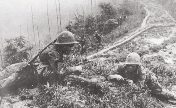 英雄梁嶺在老山戰役中犧牲後，戰友在他身上發現一首華麗的遺詩