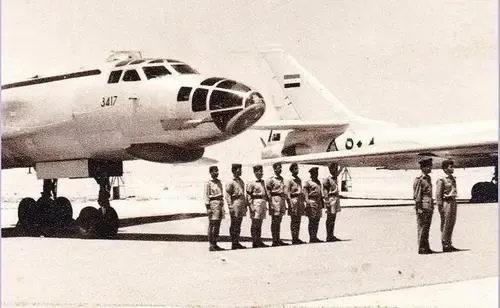 轟六D波斯灣發射C-601導彈,美軍巡洋艦狼狽躲避,重型油輪遭擊沉 轟六D波斯灣發射C-601導彈,美軍巡洋艦狼狽躲避,重型油輪遭擊沉